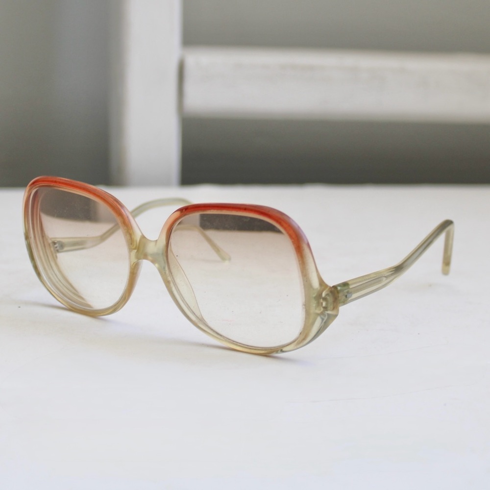 Vintage 80's Women's Round Clear Sandy Brown Butterfly-Legs Eye Glasses 54/20